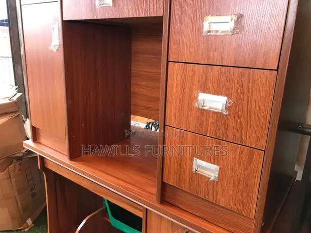 Office Table · Photo 1
