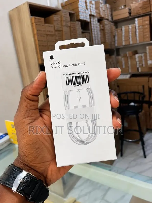 Apple USB-C to USB-C Fast Charging Cable for iPhone 15–17 Pro Max · Photo 1
