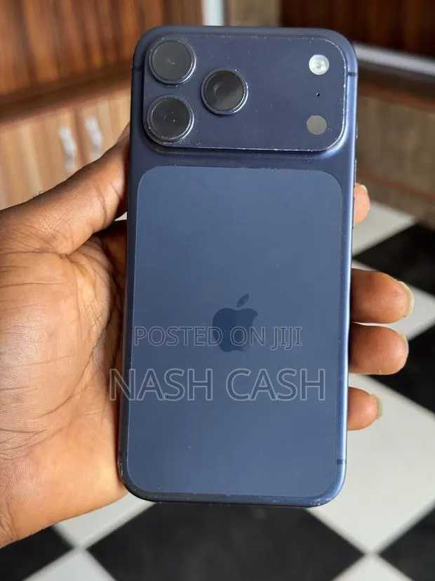 Apple iPhone 17 Pro Max 256 GB Blue · Photo 1
