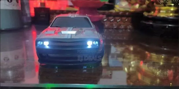Dodge Hellcat Titanium Silver Professional Remote Control Car · Photo 1