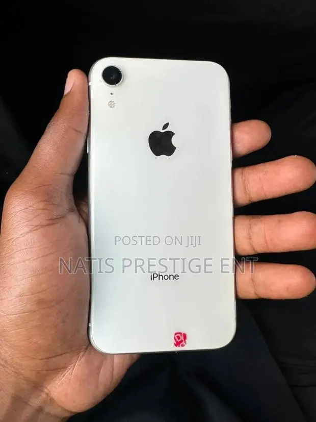 Apple iPhone XR 128 GB Silver · Photo 1
