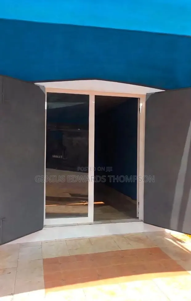 Single Room Self Contained · Photo 1
