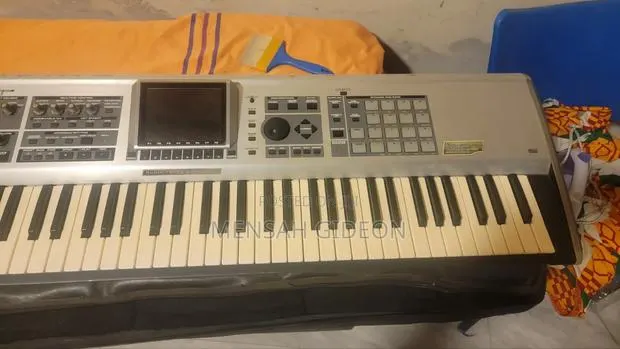 Roland Fantom X7 · Photo 1
