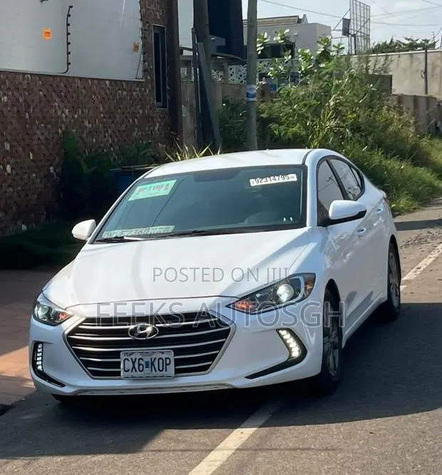 Hyundai Elantra SE Sedan FWD (2.0L 4cyl 6M) 2017 White · Photo 1