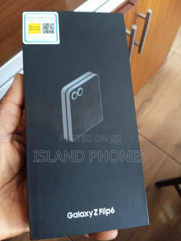 New Samsung Galaxy Z Flip6 256 GB Black · Photo 1