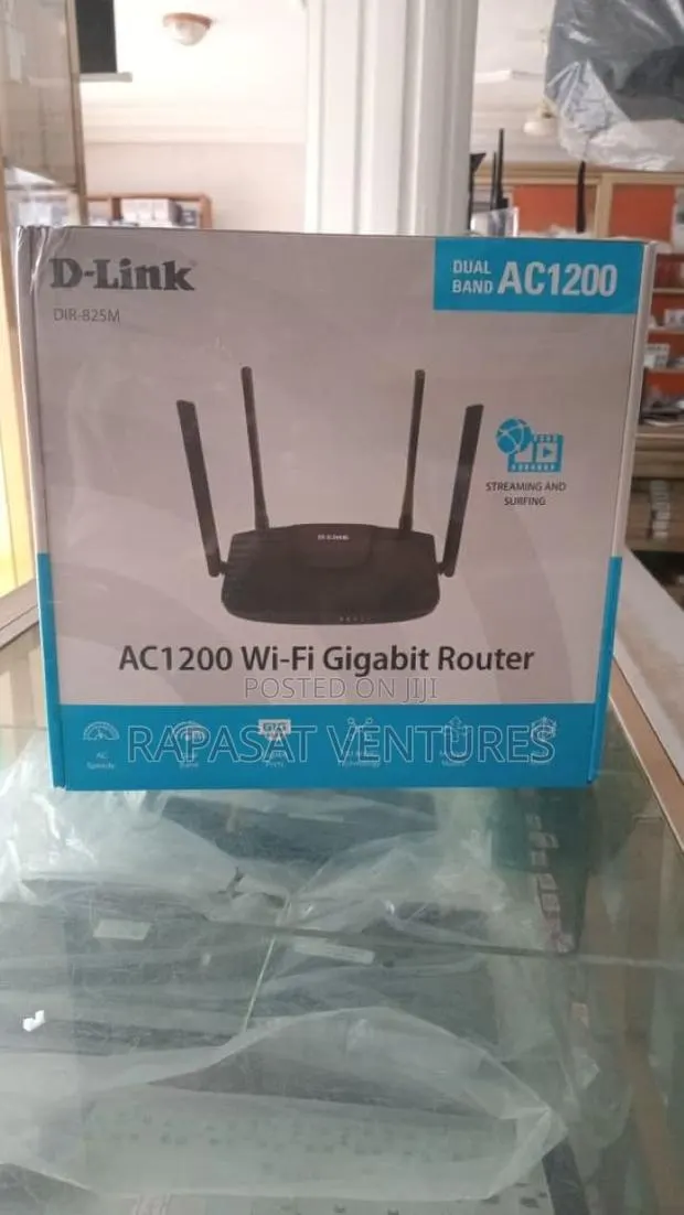 D-Link Ac1200 Dual Band Gigabit Wi-Fi Router
Dir-825m · Photo 1