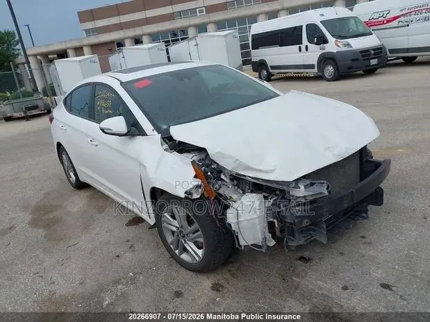 Hyundai Elantra Value Edition 2019 White · Photo 4