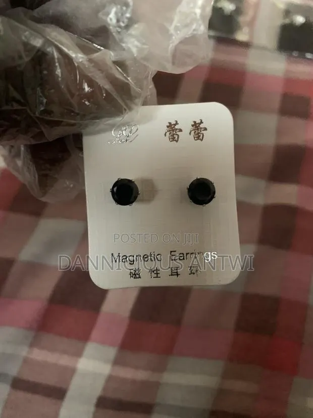 Magnetic Earrings Just Like Actual Piercings · Photo 1