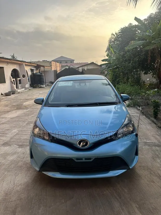 Toyota Vitz 2016 Blue · Photo 1