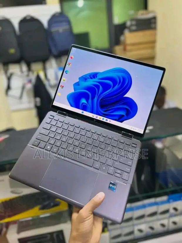 New Laptop HP Spectra 13 16GB Intel Core i7 SSD 1T · Photo 1
