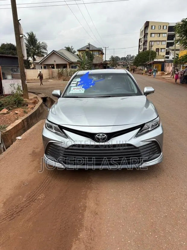 Toyota Camry LE 2023 · Photo 1