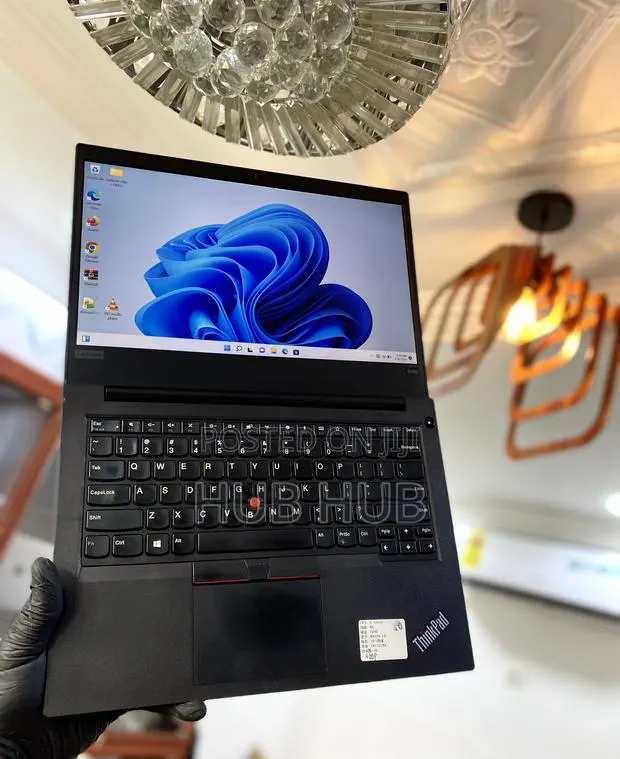 Laptop Lenovo ThinkPad E495 4GB Intel Core i5 SSD 128GB · Photo 1