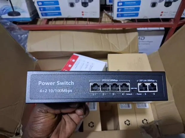 Poe Switch 4+2 · Photo 1