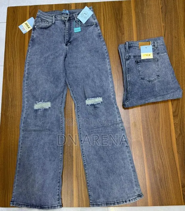 Ladies Jeans · Photo 1
