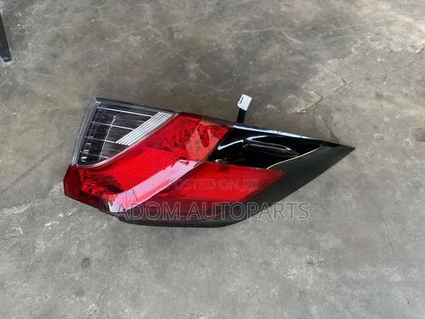 Toyota RAV4 Taillight 2019 2020 2021 2022 2023 2024 · Photo 1