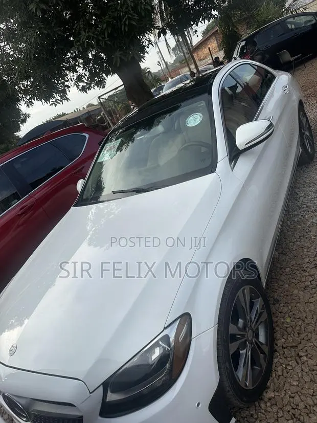 Mercedes-Benz C300 Base 4Matic Sedan AWD (2.0L 4cyl 7A) 2017 White · Photo 1