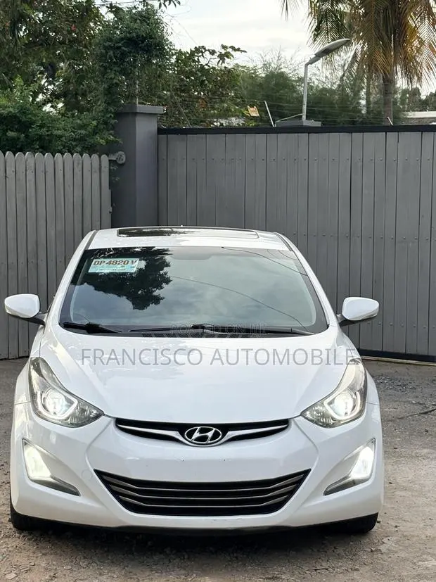 Hyundai Elantra Limited Sedan FWD (1.8L 4cyl 6A) 2016 White · Photo 1