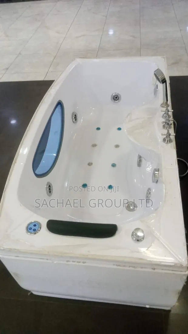 Jacuzzi Bath · Photo 1