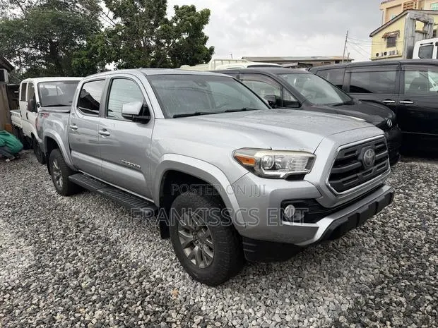Toyota Tacoma SR 2018 Gray · Photo 8