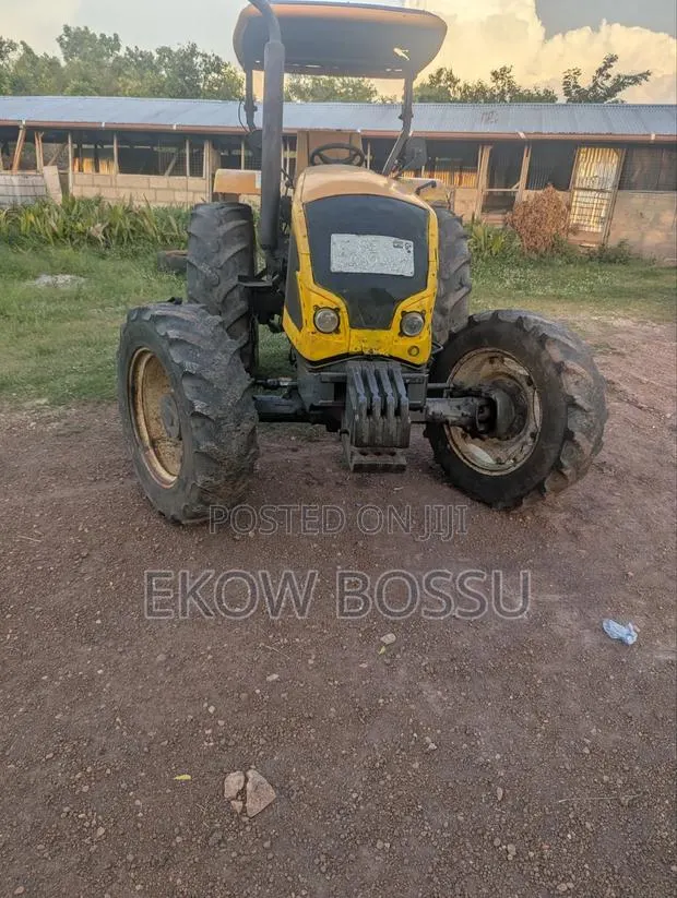 Valtra A75 Tractor · Photo 4