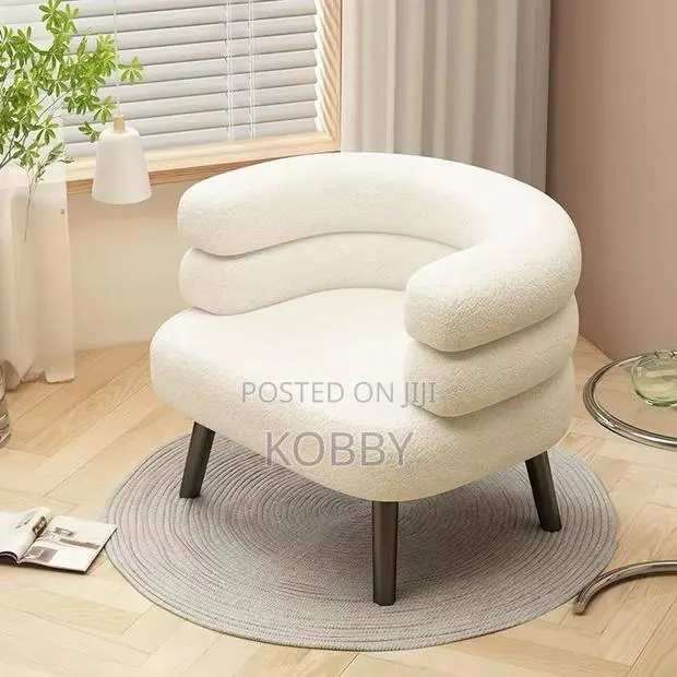 Cozy Armchair · Photo 1