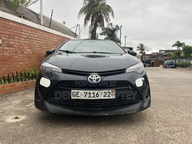 Toyota Corolla 2017 Black · Photo 1