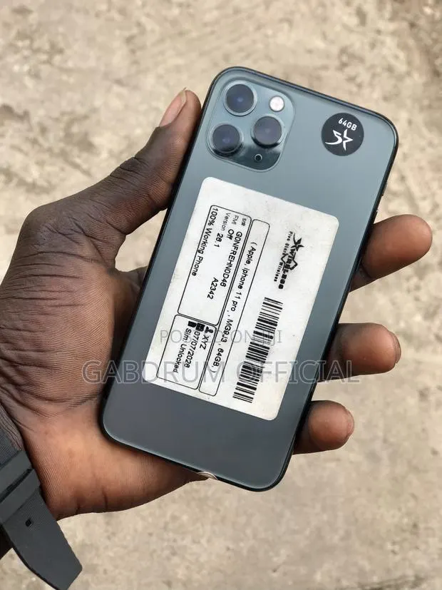 Apple iPhone 11 Pro 64 GB Black · Photo 1