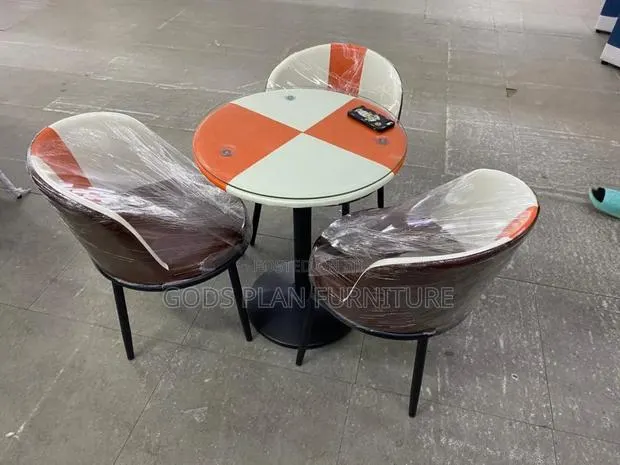 3 Seater Dining Table · Photo 1
