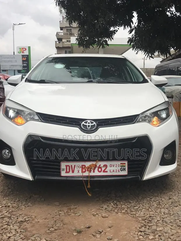 Toyota Corolla LE Eco 4dr Sedan (1.8L 4cyl CVT) 2016 White · Photo 1