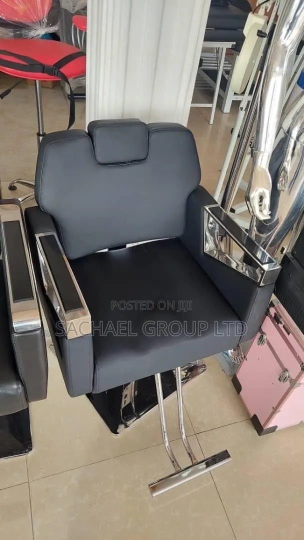 Durable Barbering Chairs · Photo 3