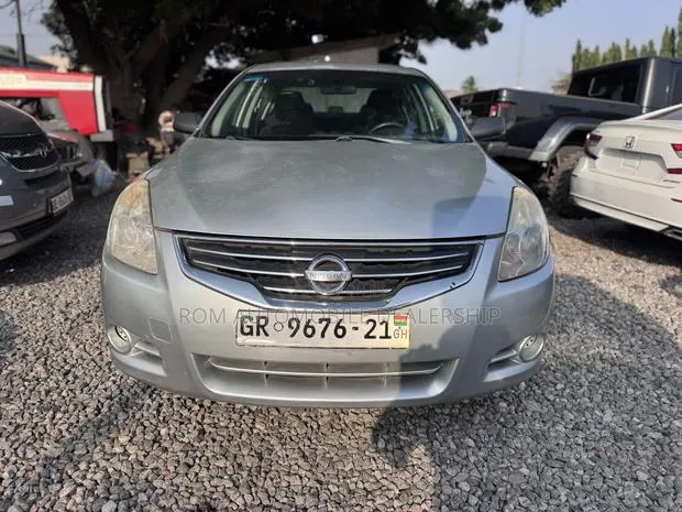 Nissan Altima 2.5 2012 Silver · Photo 1