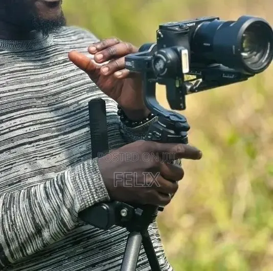 Camera Sony ZV E10 With a Brand New Gimbal for Sale · Photo 1