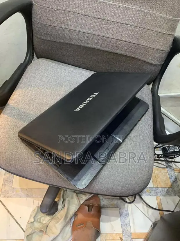 New Laptop Toshiba Satellite C665 8GB AMD HDD 500GB · Photo 1