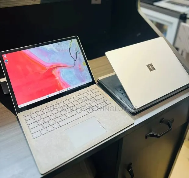 Laptop Microsoft Surface 8GB Intel Core i5 SSD 256GB · Photo 1