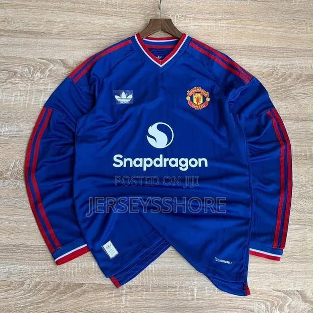 Manchester United Long Sleeve · Photo 1