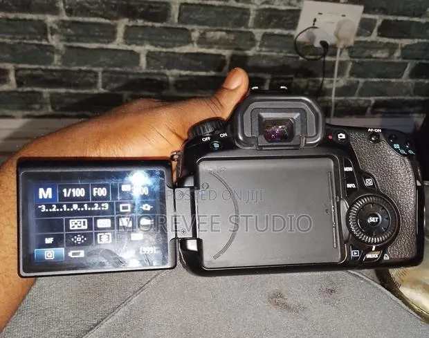 Canon 60D Slightly Use Within Charger and Memory Card · Photo 1
