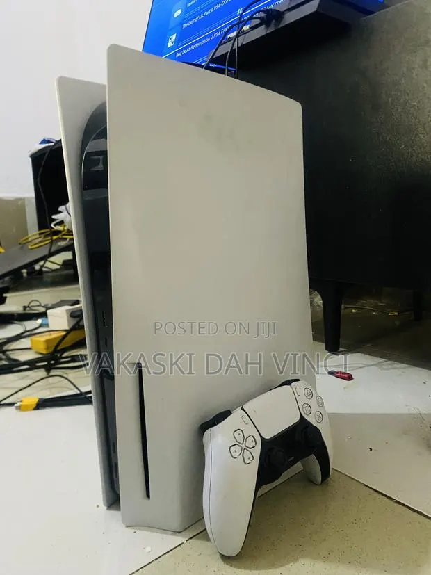 Ps5 Standard for Sale. Comes With 6 Games · Photo 1