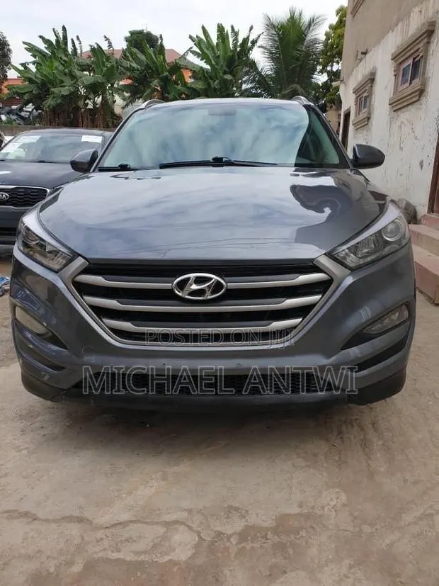 Hyundai Tucson Sport FWD 2017 Silver · Photo 1