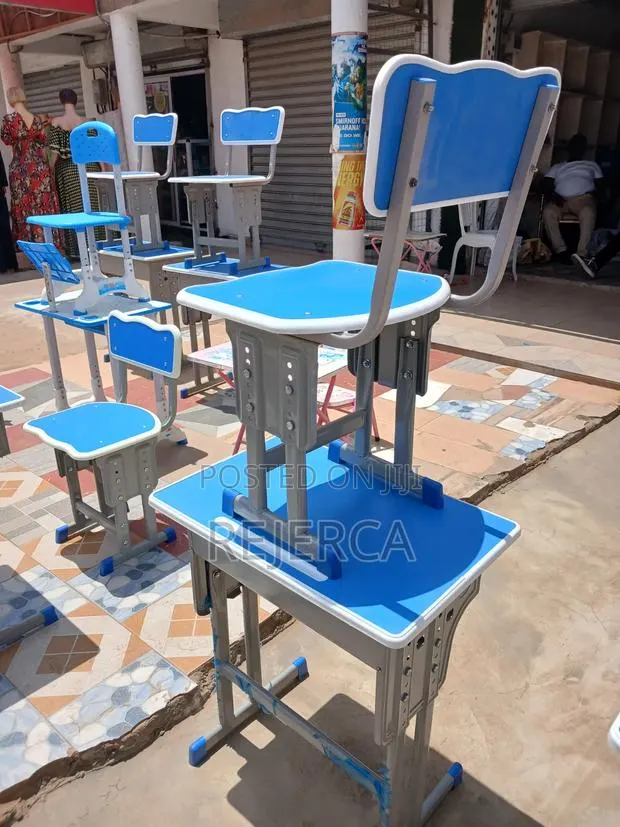 Students Table and Chair With Metal Legs · Photo 1