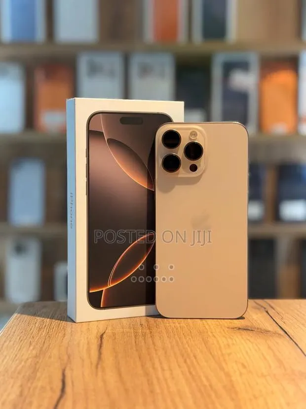 Apple iPhone 16 Pro Max 256 GB Gold · Photo 1