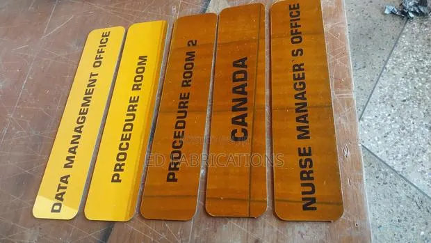 Sign Post, Door Label, Engraving Signs Etc · Photo 1