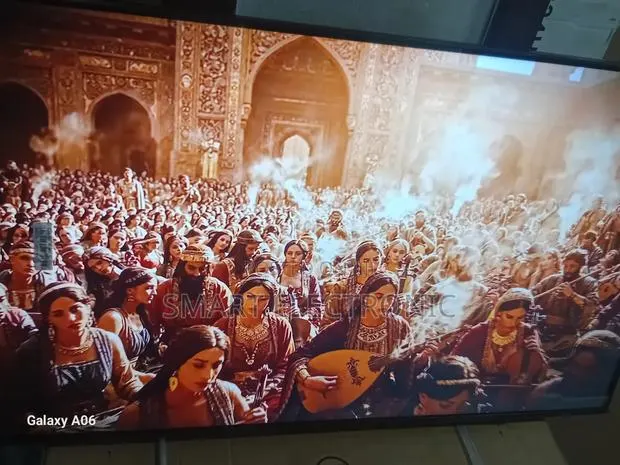 Samsung 43-Inch Smart Tv With Fast Connectivity Features · Photo 1