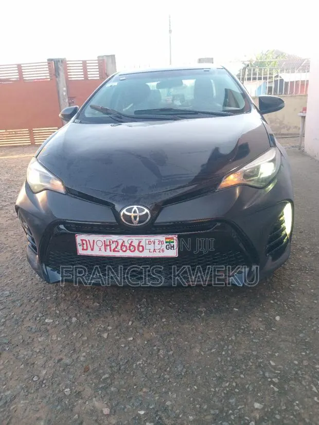 Toyota Corolla LE Plus 4dr Sedan (1.8L 4cyl CVT) 2016 Black · Photo 1