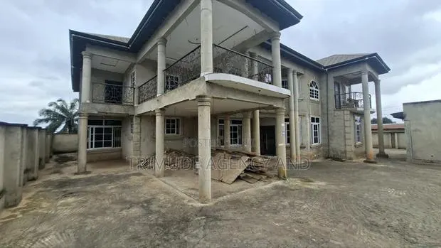 7bdrm House in Trimude Agency And, Kumasi Metropolitan for sale · Photo 1
