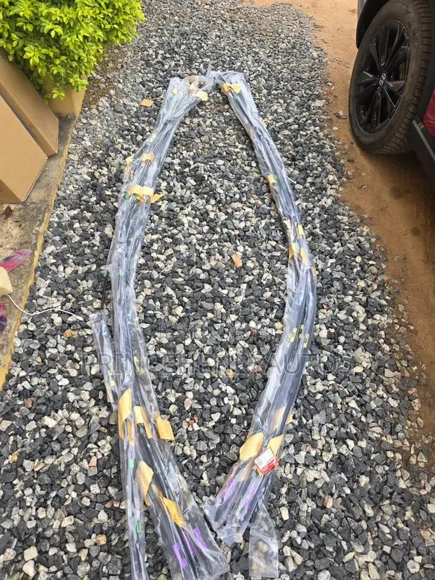 Honda CRV 2023-2026 Roof Moulding Pair · Photo 1
