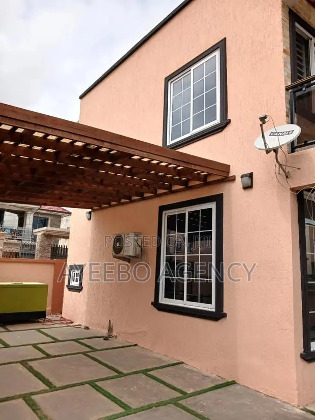 6bdrm Bungalow in Jl Estate, Manet Junction for rent · Photo 1