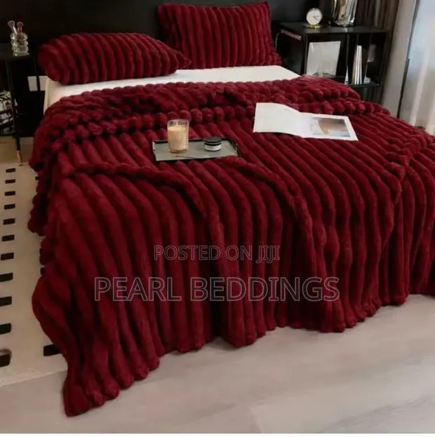 High Quality Cozy Heavy Blanket With 2 Cozy Pillowcases Available · Photo 1