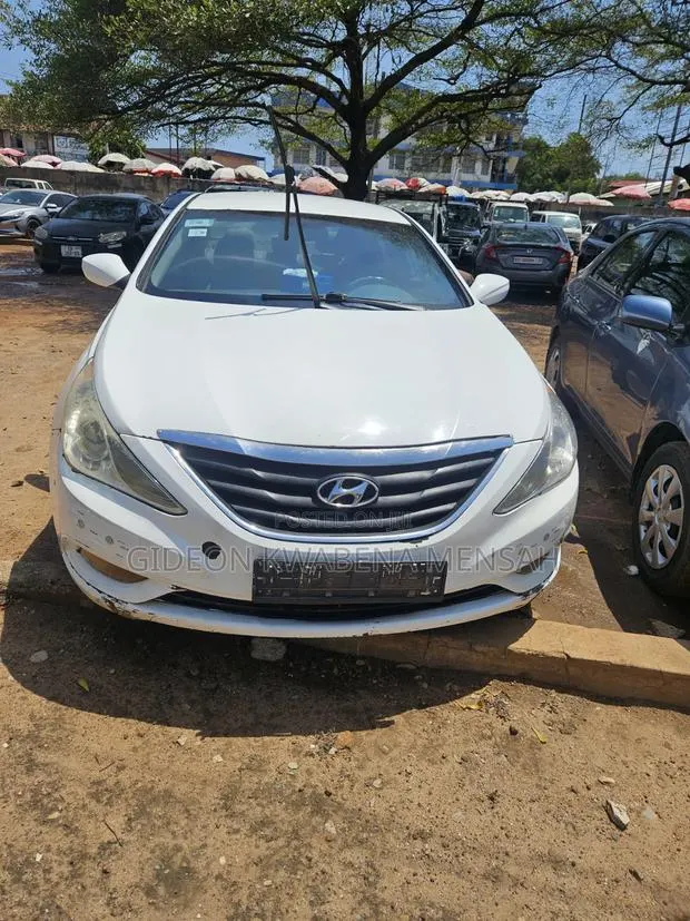 Hyundai Sonata GLS Sedan FWD (2.4L 4cyl 5A) 2010 Silver · Photo 1