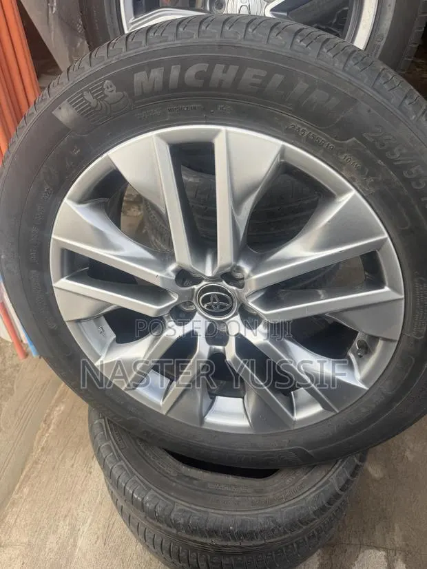 Silver Rav4 Rim · Photo 1
