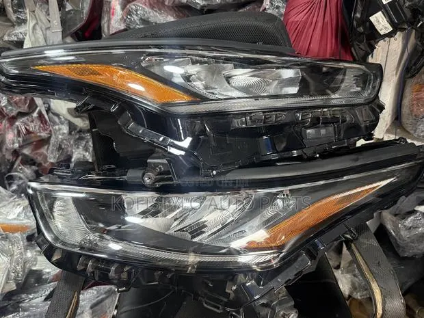 Toyota Highlander 2022 Headlight Pair · Photo 1